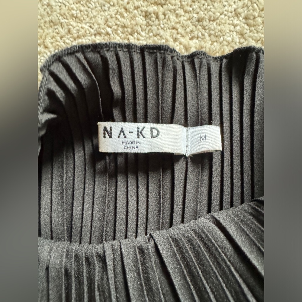 NA-KD Black Pleated Top